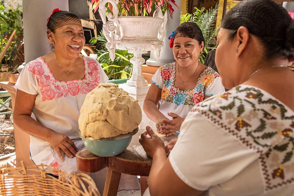 a-great-conversation-with-a-Mayan-to-discover-more-about-their-fascinating-history.jpg